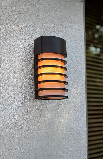 /uploads/2025/04/exterior-lighting-install.jpg